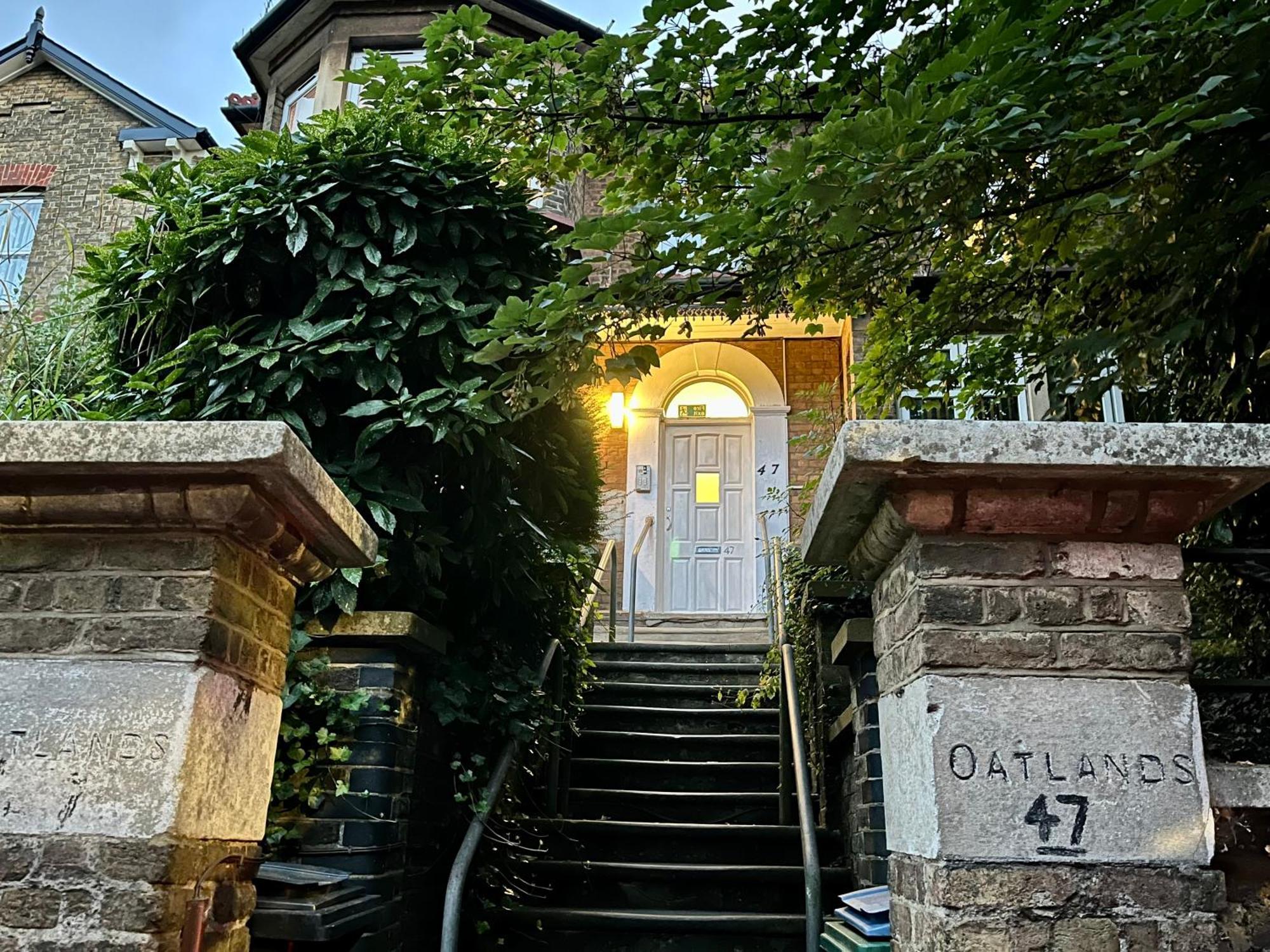 Modern Flat With Garden- 10Min Uber To Harry Potter Studios واتفورد المظهر الخارجي الصورة
